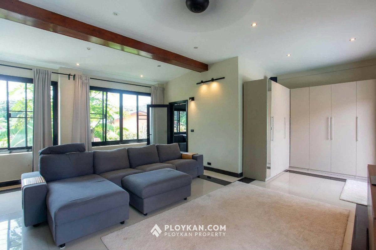 Fully Renovated Pool Villa for sale in Hua Hin Soi 116