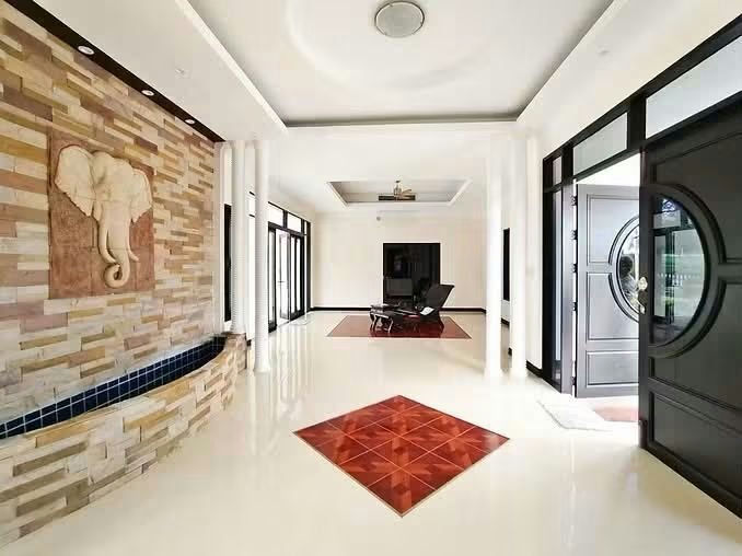 Exclusive Pool Villa For Sale at Palm Hills Golf Course