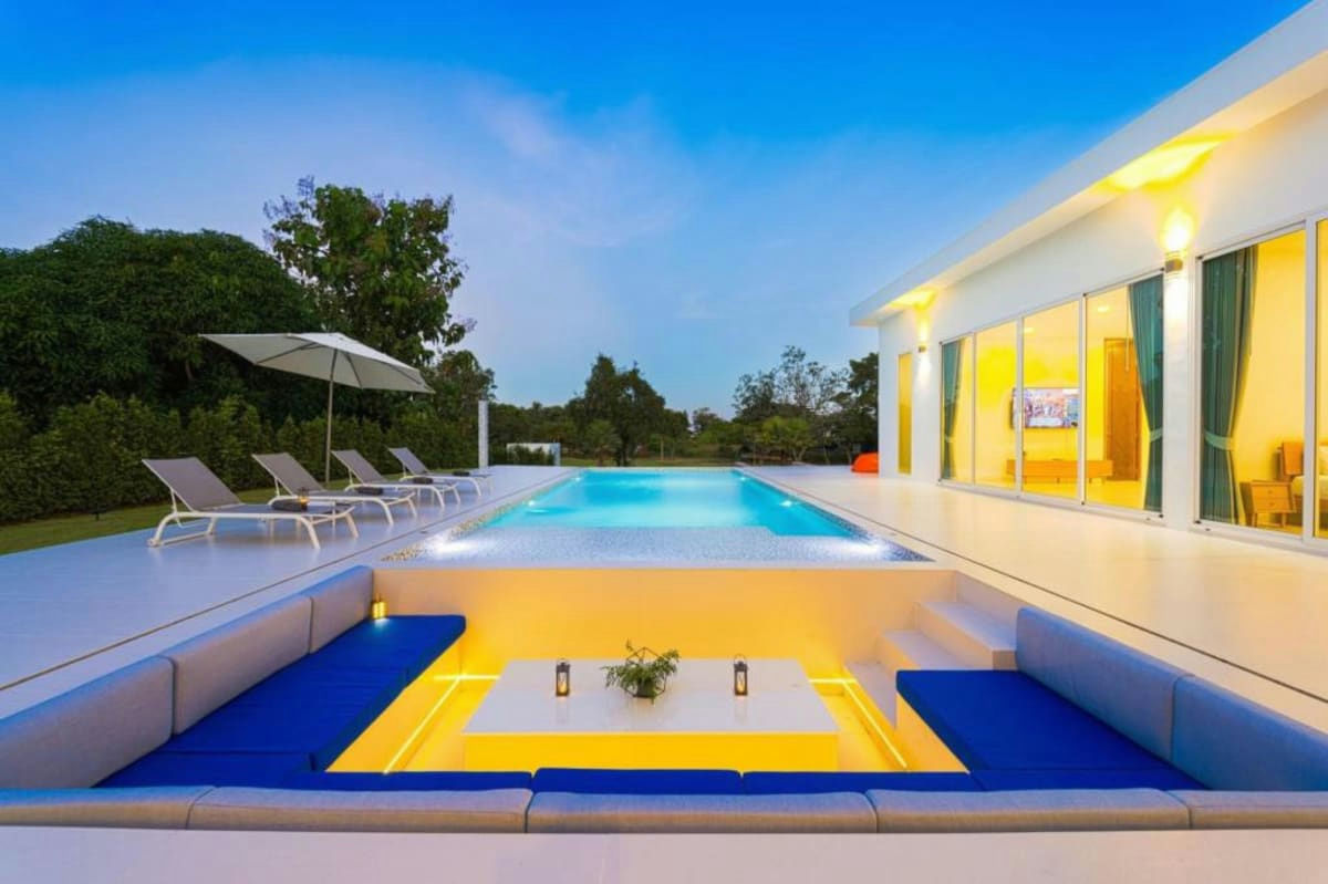 Exclusive 4 Bedroom Villa with Golf Course View in Palm Hills