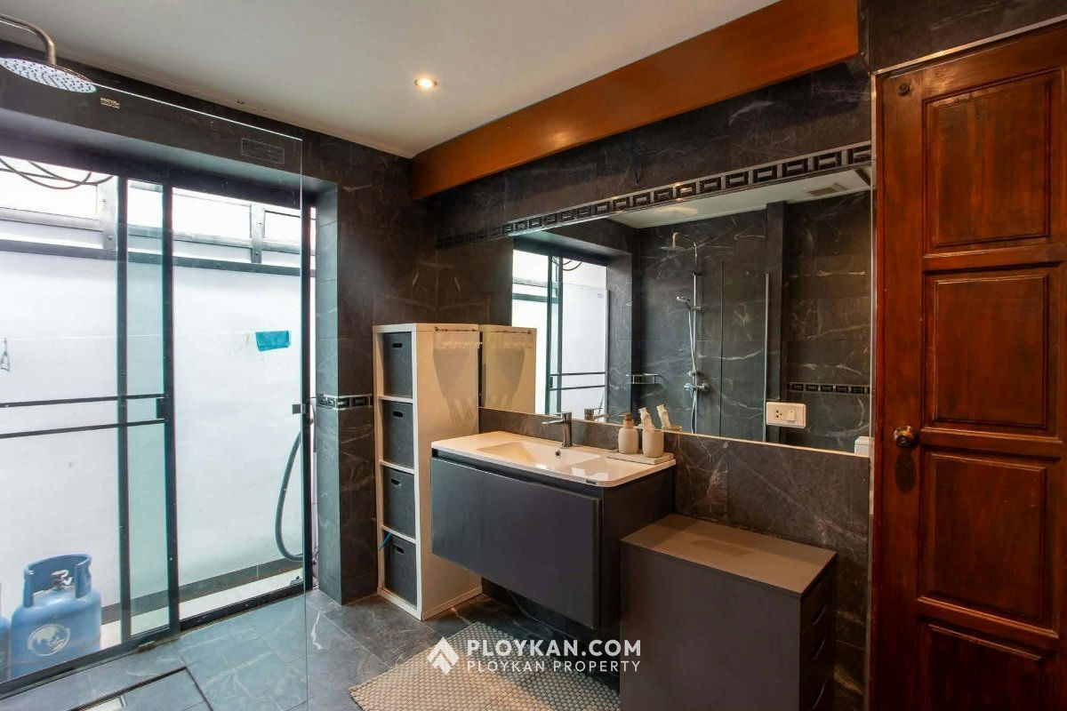 Fully Renovated Pool Villa for sale in Hua Hin Soi 116
