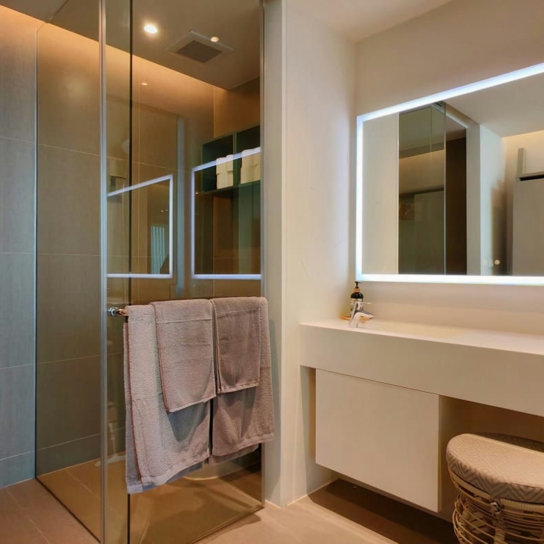 🔥Price Reduced – Luxury 1BR Pool View Condo in Veranda Residence
