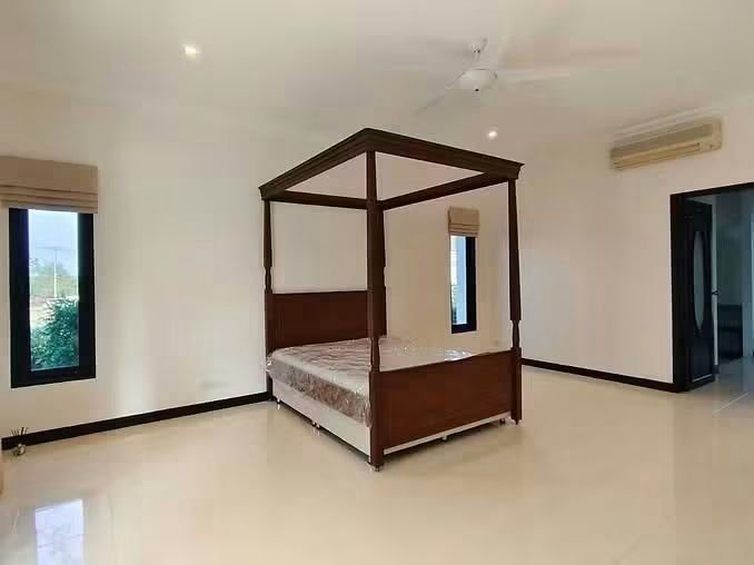Exclusive Pool Villa For Sale at Palm Hills Golf Course