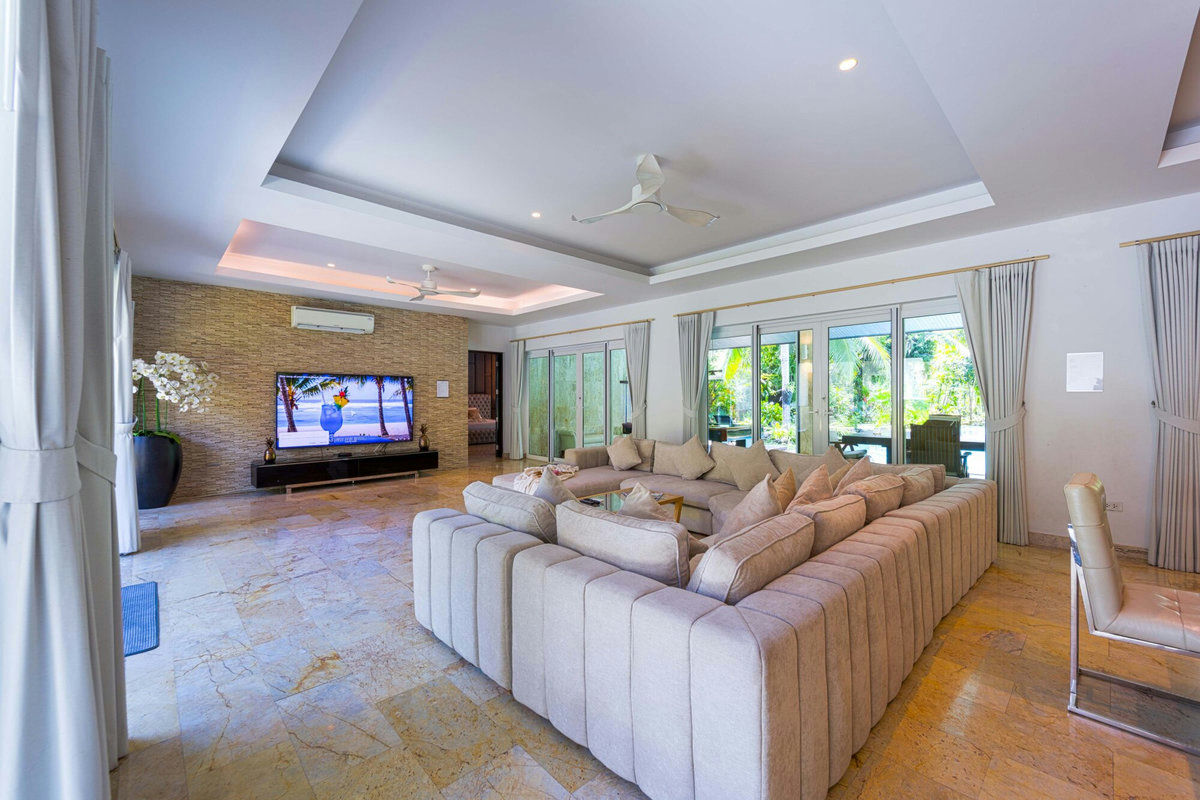 6 Bedroom Villa for Sale in Palm Hills Golf Club, Cha-Am