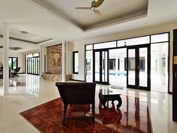 Exclusive Pool Villa For Sale at Palm Hills Golf Course
