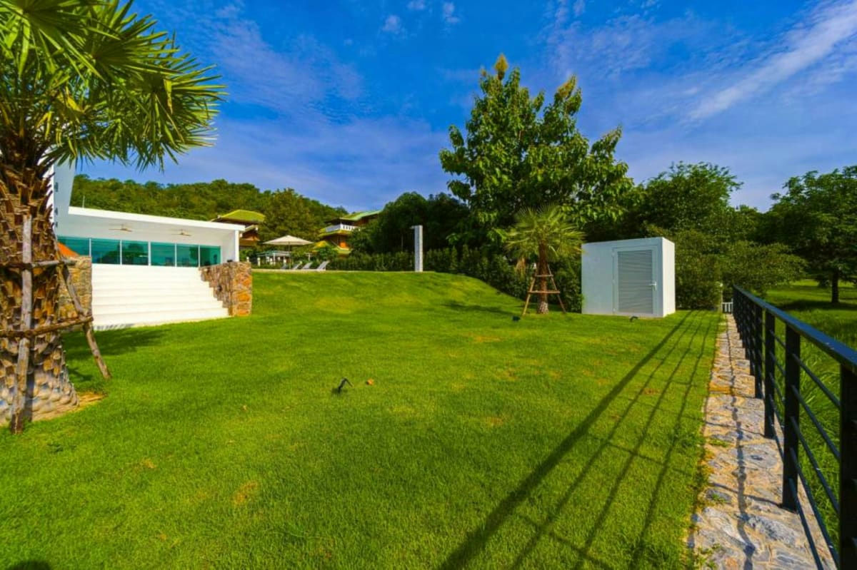 Exclusive 4 Bedroom Villa with Golf Course View in Palm Hills