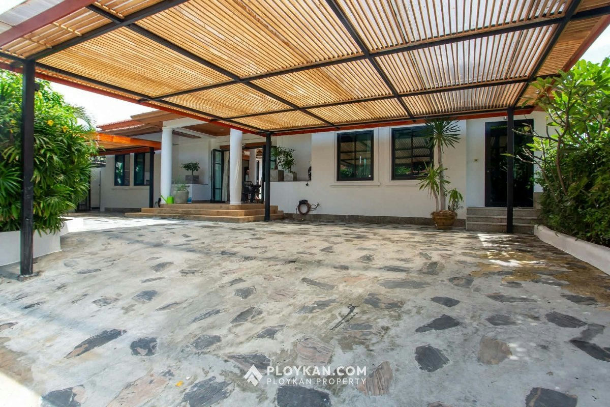 Fully Renovated Pool Villa for sale in Hua Hin Soi 116