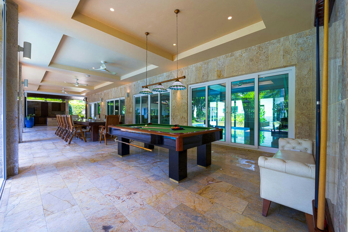 6 Bedroom Villa for Sale in Palm Hills Golf Club, Cha-Am