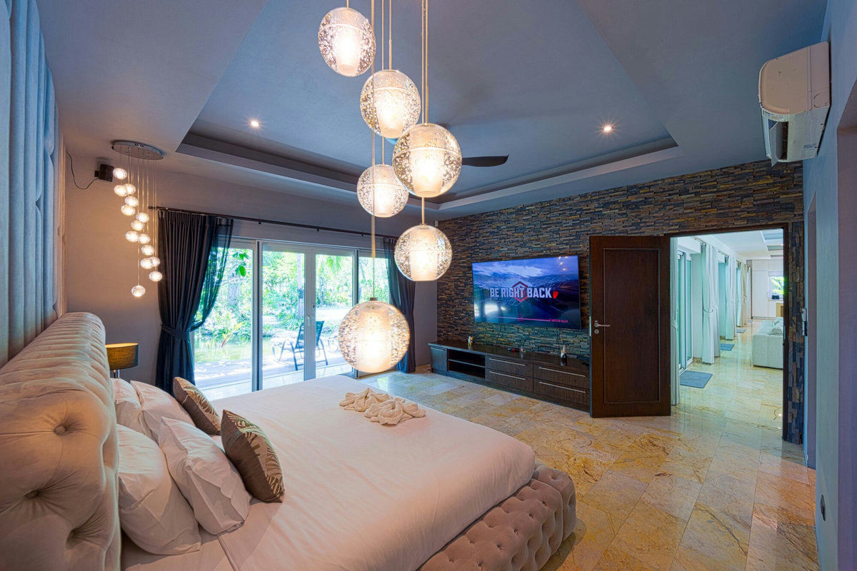 6 Bedroom Villa for Sale in Palm Hills Golf Club, Cha-Am