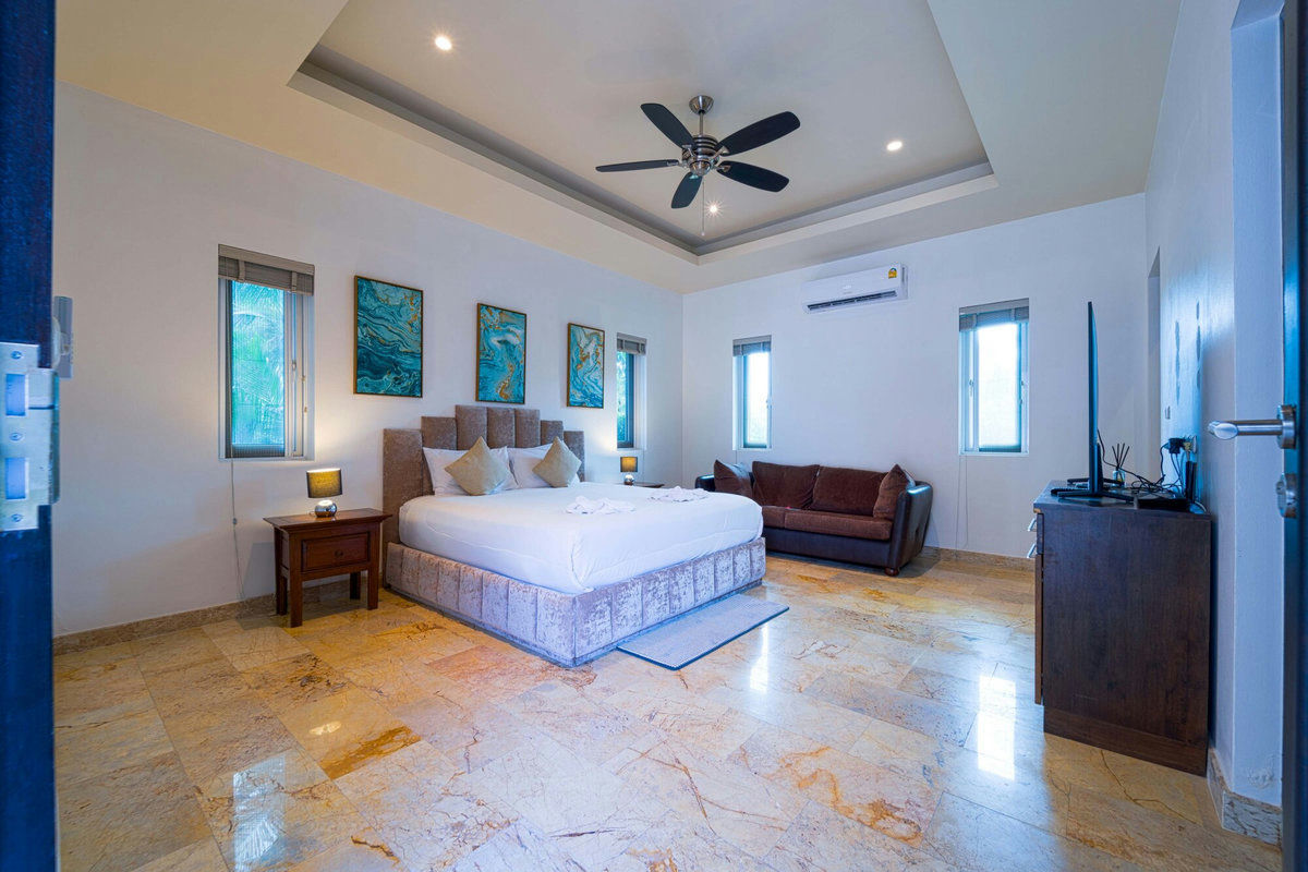 6 Bedroom Villa for Sale in Palm Hills Golf Club, Cha-Am