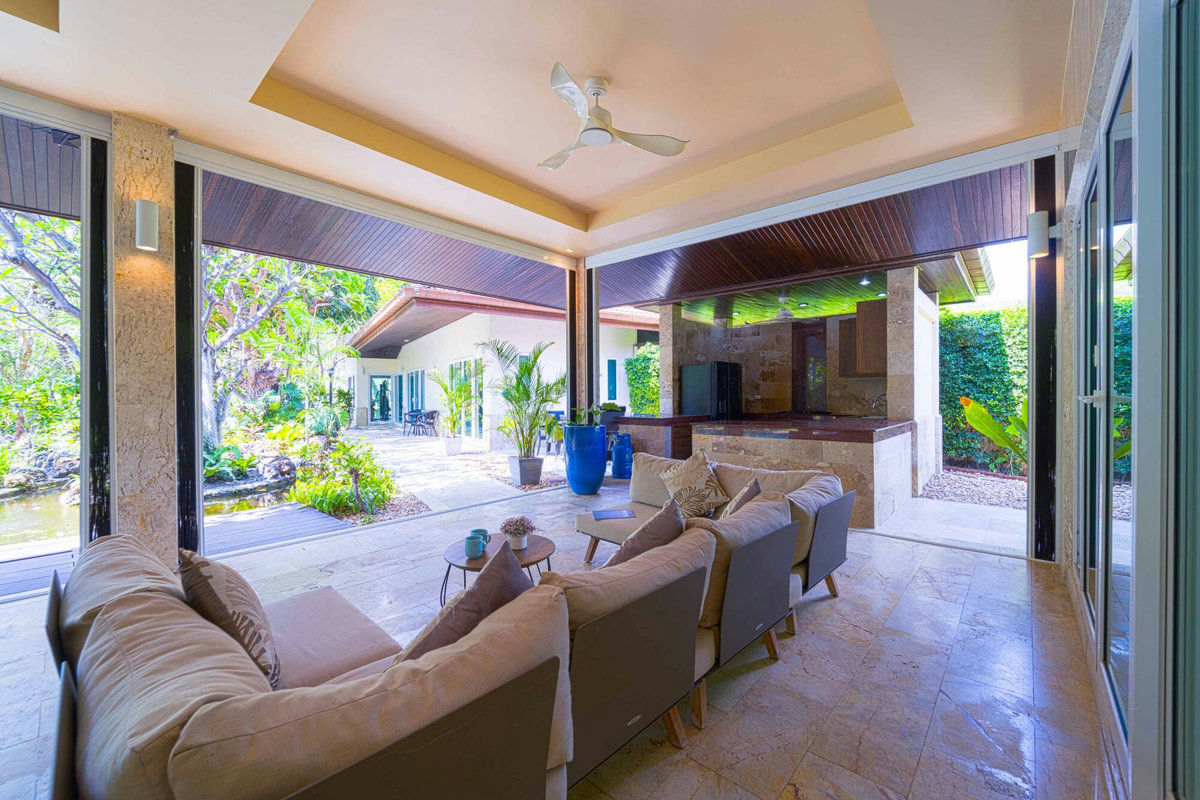 6 Bedroom Villa for Sale in Palm Hills Golf Club, Cha-Am