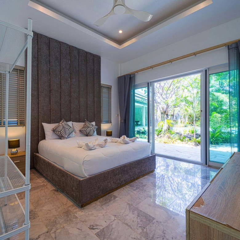 6 Bedroom Villa for Sale in Palm Hills Golf Club, Cha-Am