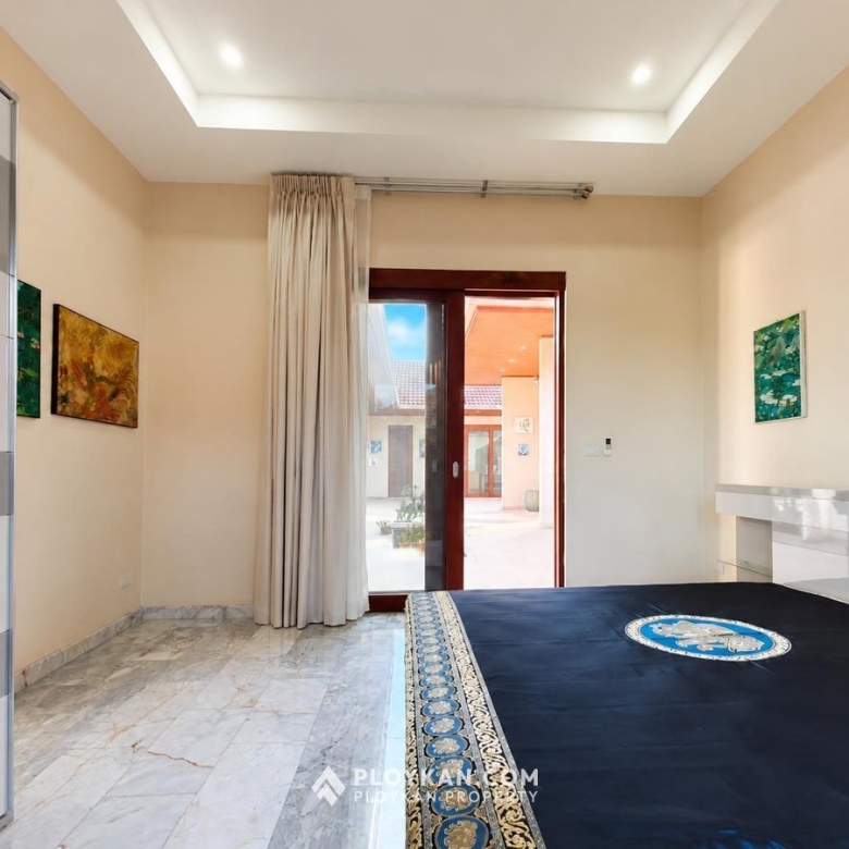 Luxury Pool Villa in Sam Roi Yot for Sale