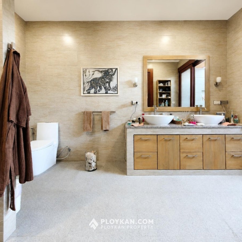 Luxury Pool Villa in Sam Roi Yot for Sale