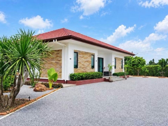 Private Home with Garden in Hua Hin Soi 70 for Sale
