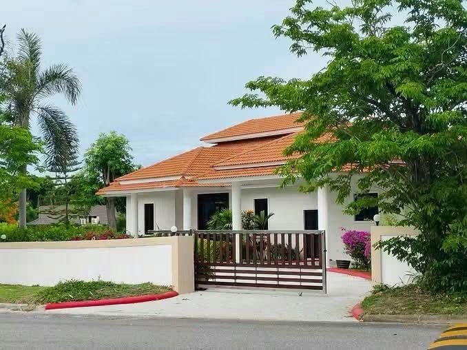 Exclusive Pool Villa For Sale at Palm Hills Golf Course
