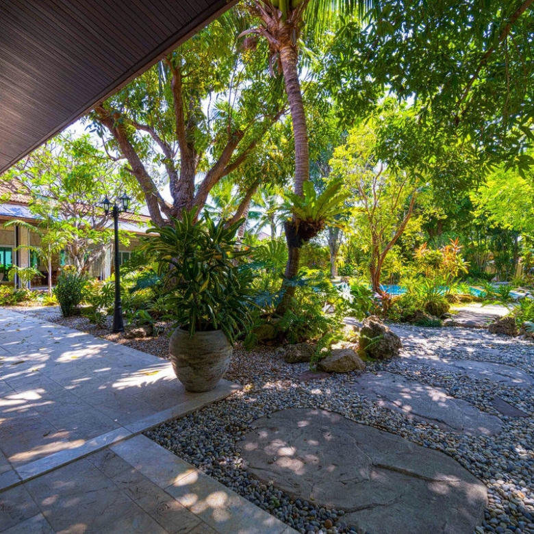 6 Bedroom Villa for Sale in Palm Hills Golf Club, Cha-Am