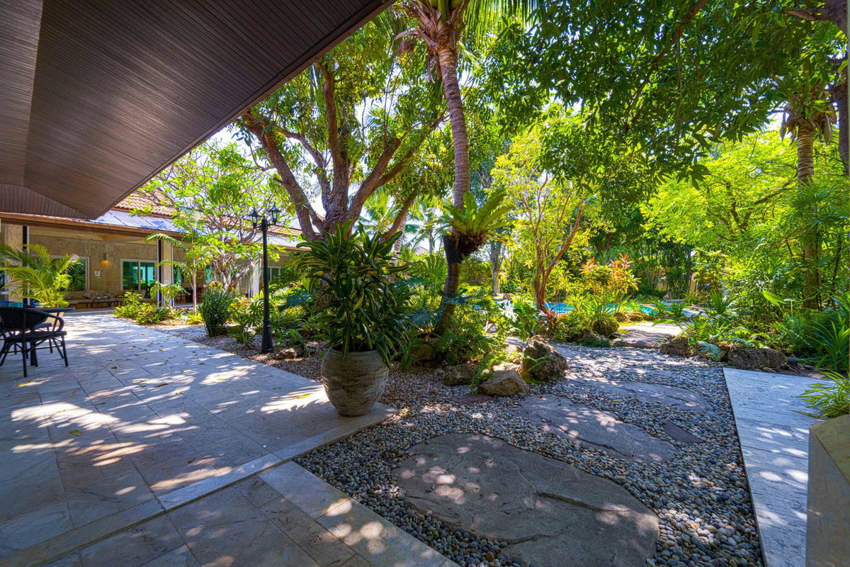 6 Bedroom Villa for Sale in Palm Hills Golf Club, Cha-Am