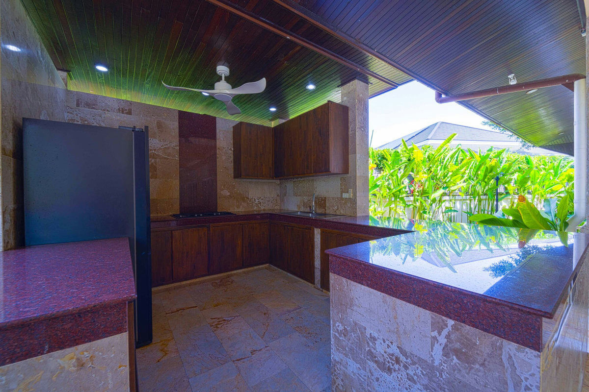 6 Bedroom Villa for Sale in Palm Hills Golf Club, Cha-Am